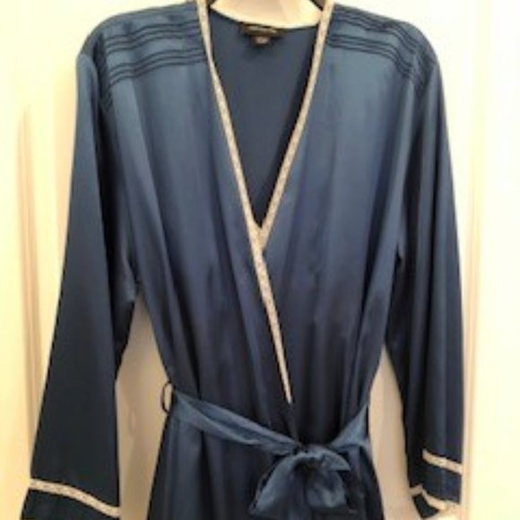 Jones NY Nightgown & Robe - Picture 6 of 7